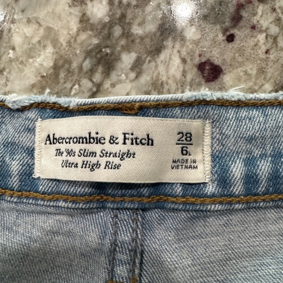 Abercrombie and Fitch Ultra Highrise 90’s Straight Tall - Light Wash - Picture 3 of 3